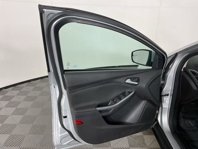 Used 2014 Ford Focus Titanium FWD image 12
