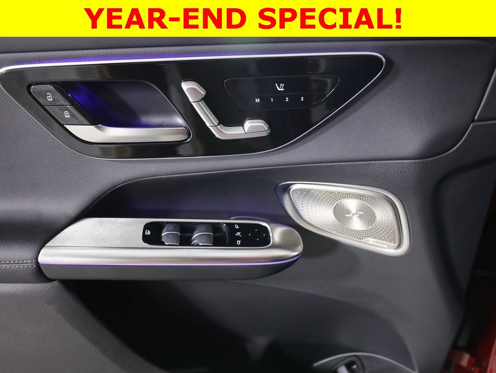 Used 2025 Mercedes-Benz GLC 300 4MATIC image 9