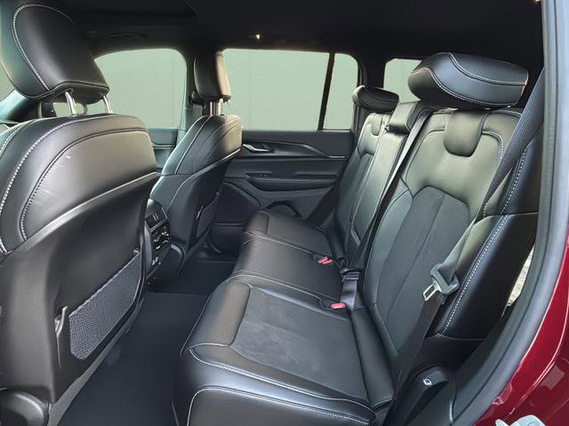 New 2025 Jeep Grand Cherokee Altitude image 21