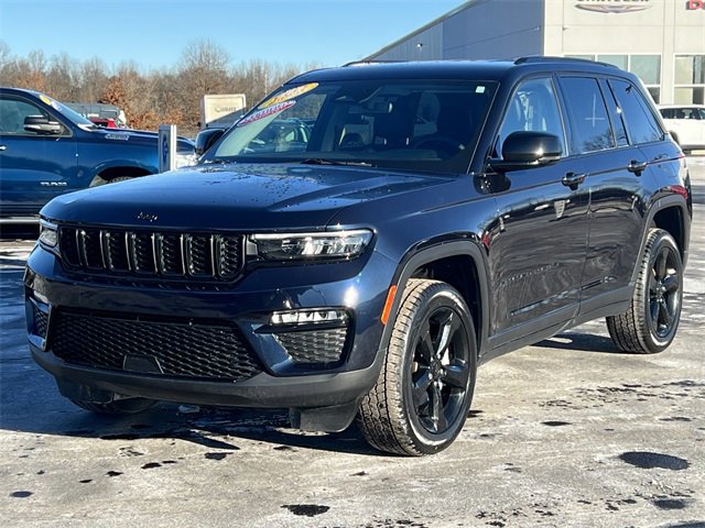 Certified 2023 Jeep Grand Cherokee Limited w/ Black Appearance Package image 50