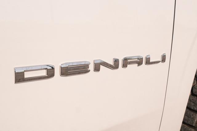 Used 2022 GMC Yukon Denali RWD image 38