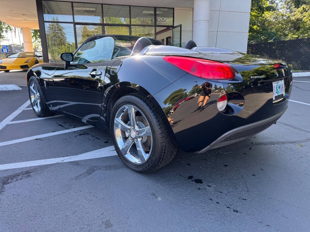 Used 2006 Pontiac Solstice Convertible w/ Premium Package RWD image 3