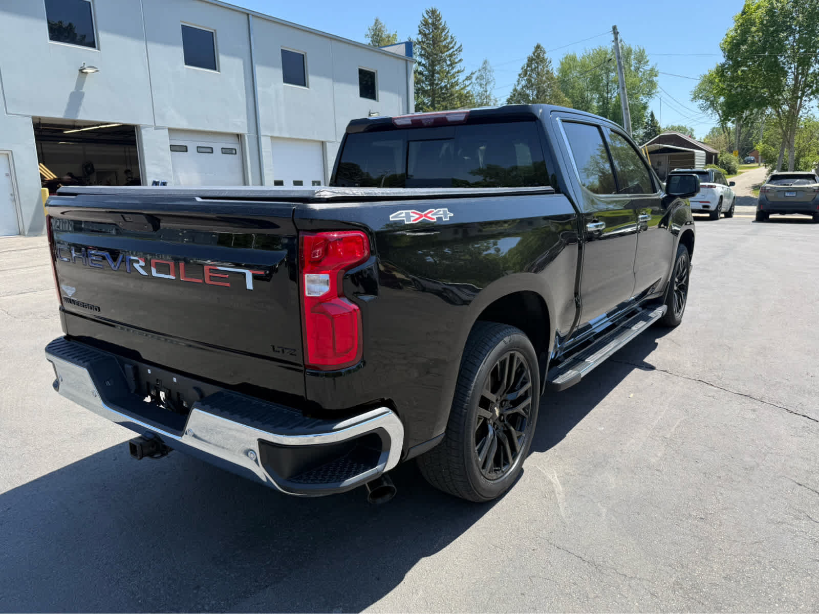 Used 2021 Chevrolet Silverado 1500 LTZ w/ Technology Package AWD/4WD image 3