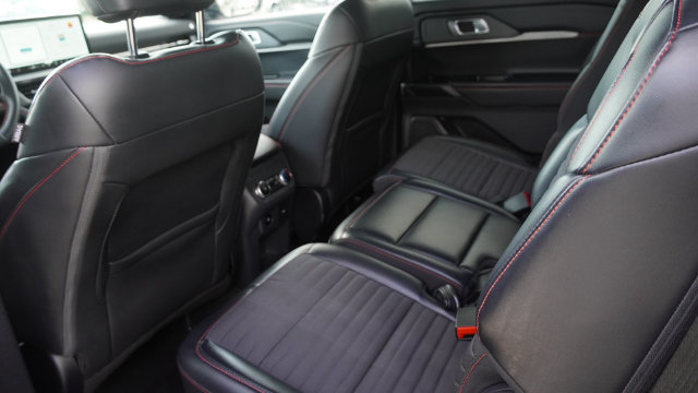 Used 2025 Ford Explorer ST-Line w/ ST-Line Street Pack AWD/4WD image 13