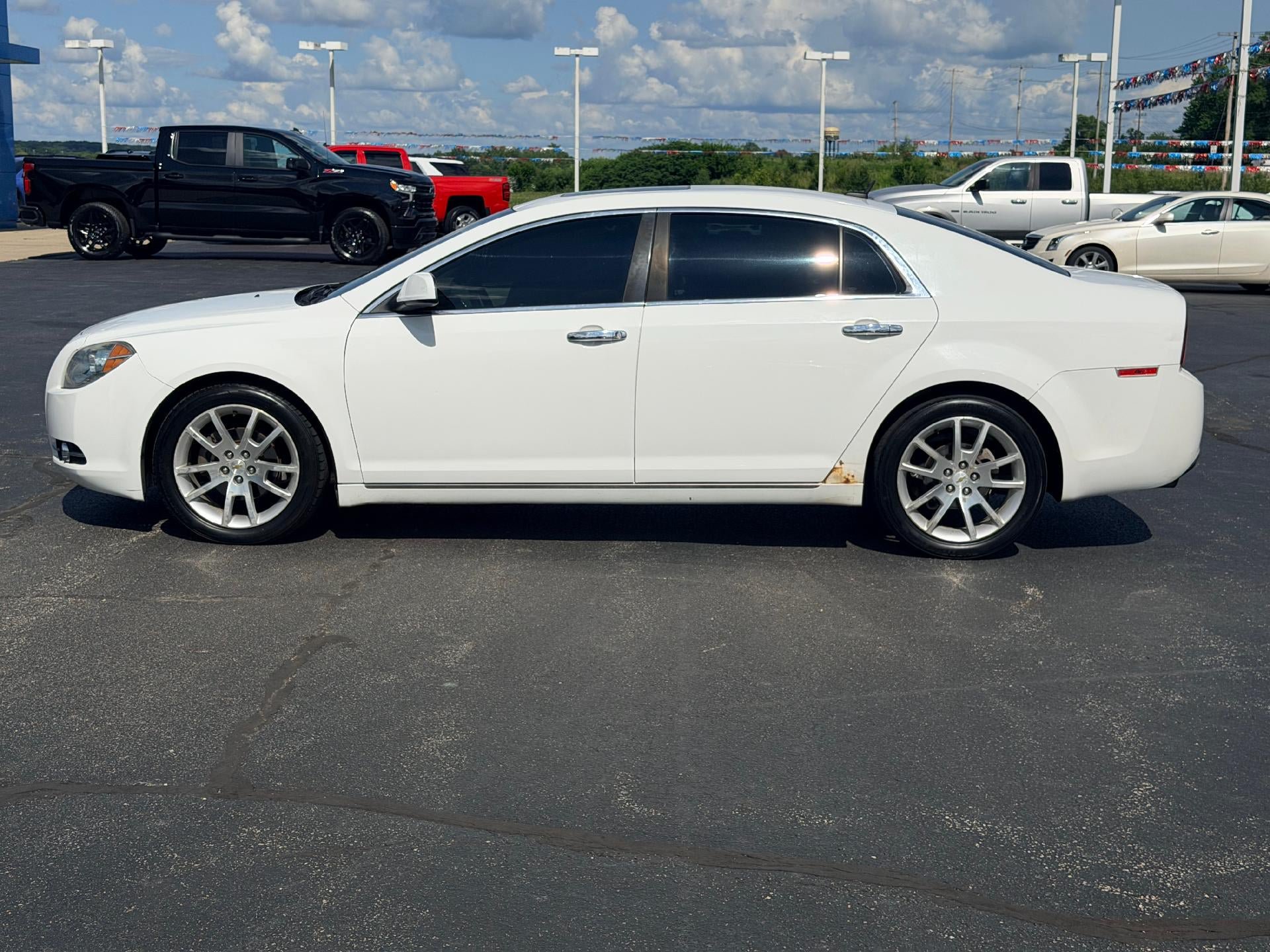 Used 2011 Chevrolet Malibu LTZ FWD image 8