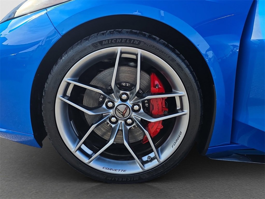 Used 2025 Chevrolet Corvette Z06 image 3