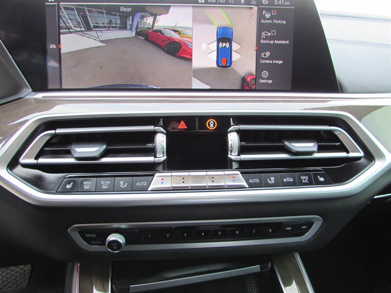 Used 2021 BMW X5 xDrive40i w/ Convenience Package AWD/4WD image 17