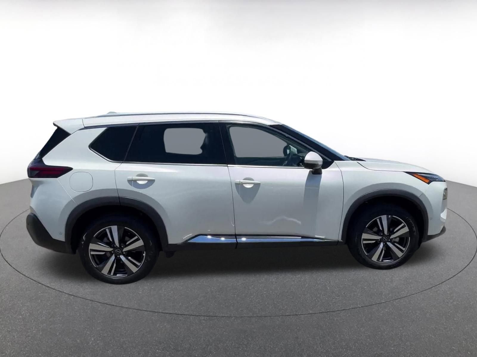 Used 2023 Nissan Rogue SL w/ SL Premium Package image 16