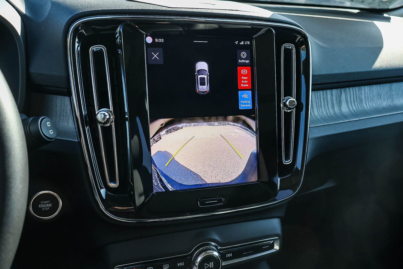 Used 2025 Volvo XC40 B5 Core image 36