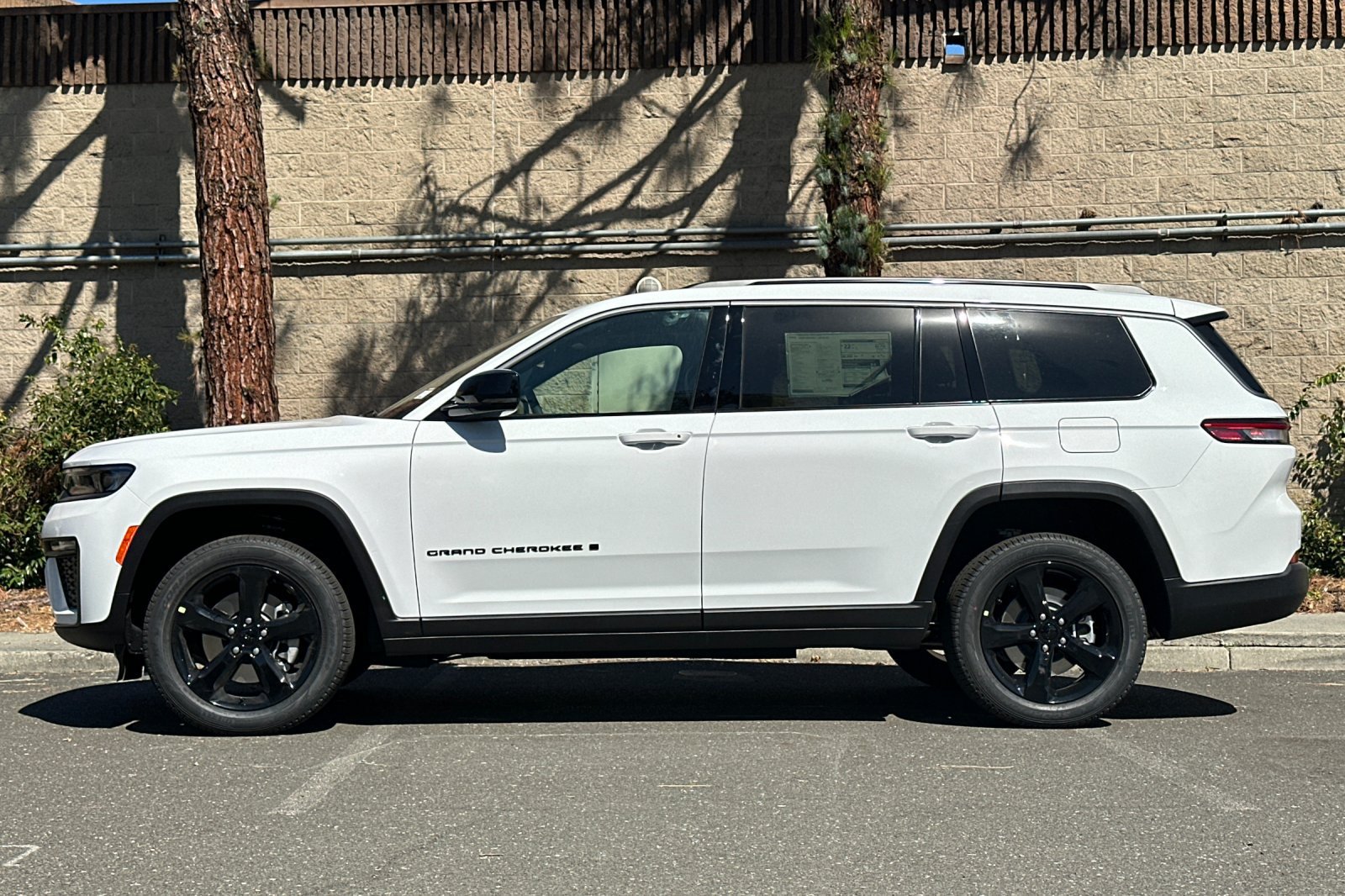 New 2026 Jeep Grand Cherokee L Limited w/ Limited Altitude Package AWD/4WD image 6