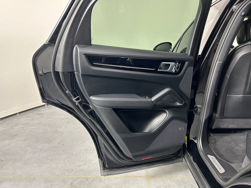 Certified 2020 Porsche Cayenne AWD/4WD image 28