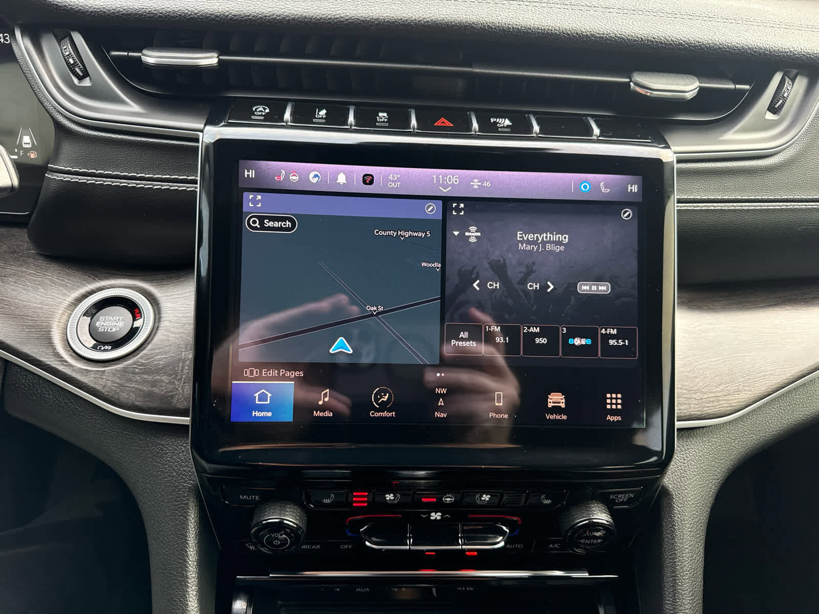 Used 2023 Jeep Grand Cherokee L Limited w/ Luxury Tech Group II image 24