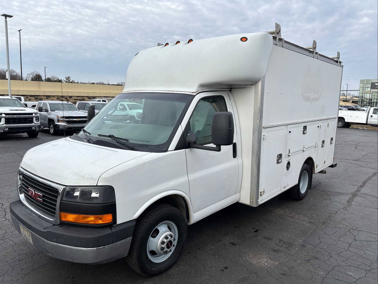 Used 2017 GMC Savana 3500 image 4
