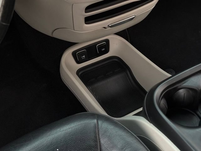 Used 2019 Chrysler Pacifica Touring-L FWD image 27