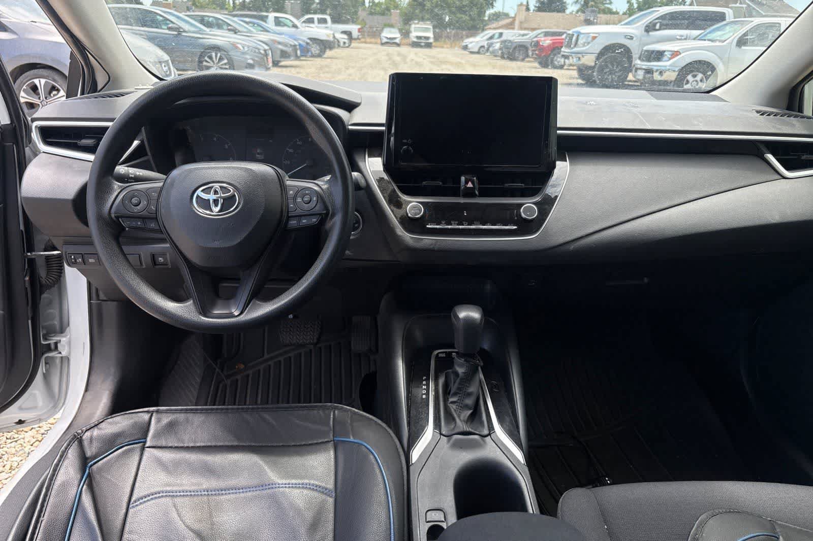 Used 2023 Toyota Corolla LE w/ LE Convenience Package FWD image 4