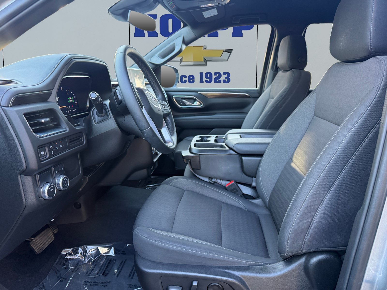 Used 2024 GMC Yukon SLE RWD image 10