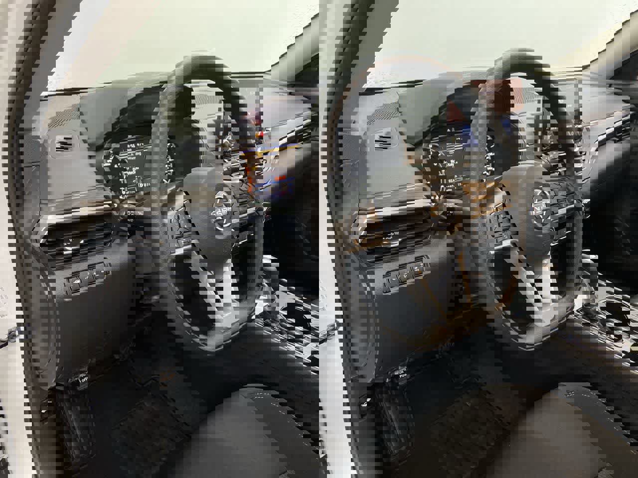 Used 2025 Nissan Altima 2.5 SV image 2