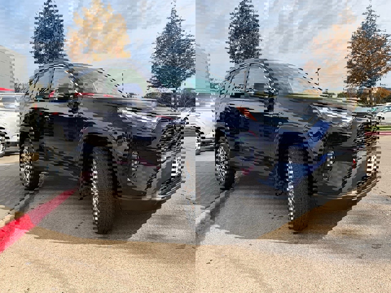 Used 2024 Toyota RAV4 XLE Premium image 5