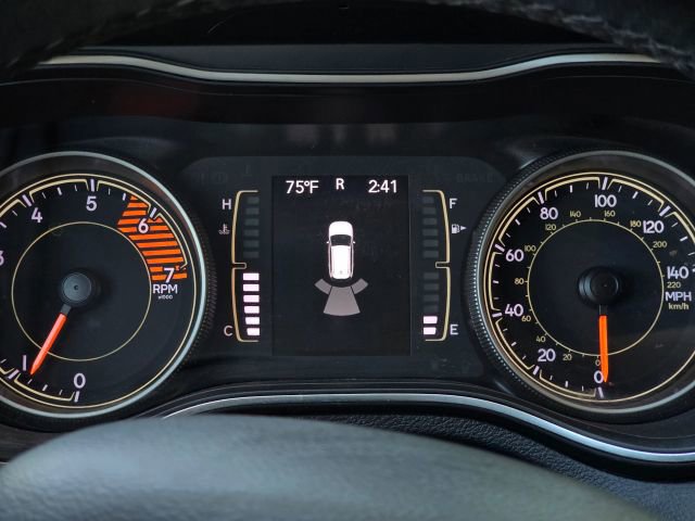 Used 2019 Jeep Cherokee Latitude Plus AWD/4WD image 28