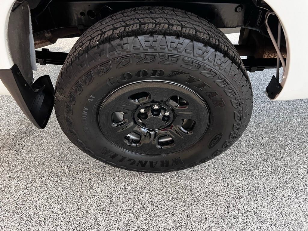 Used 2025 Nissan Frontier S image 8