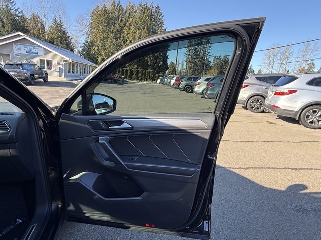 Used 2022 Volkswagen Tiguan SE R-Line image 24