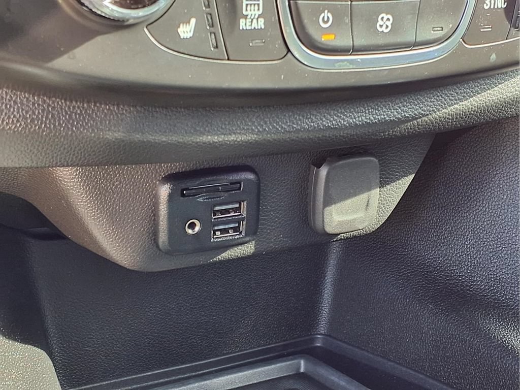 Used 2023 Chevrolet Traverse Premier FWD image 13