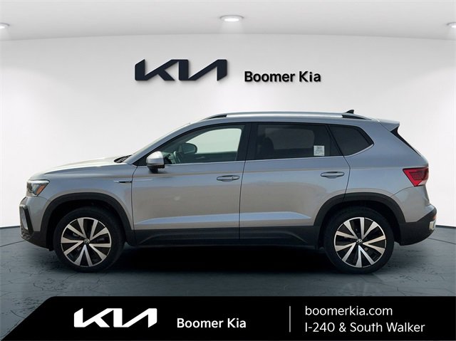 Used 2024 Volkswagen Taos SE image 8