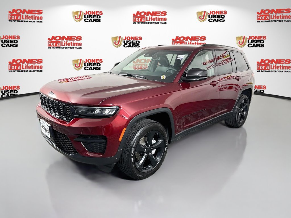 Used 2025 Jeep Grand Cherokee Altitude AWD/4WD image 12