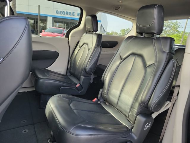 Used 2023 Chrysler Pacifica Touring-L image 11