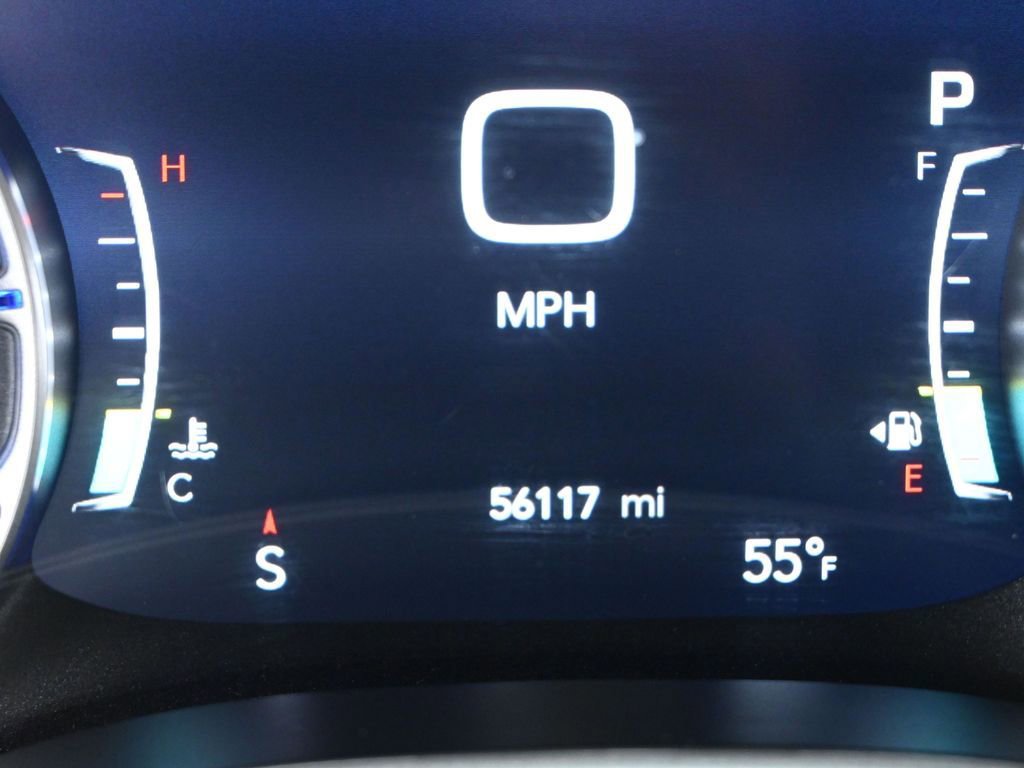 Used 2023 Chrysler Pacifica Touring-L image 17