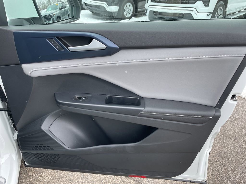 Used 2024 Volkswagen Taos SE image 29