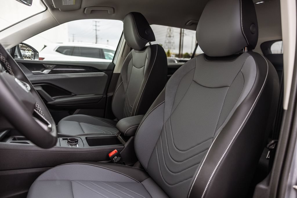 New 2026 Volkswagen Tiguan SE FWD image 7