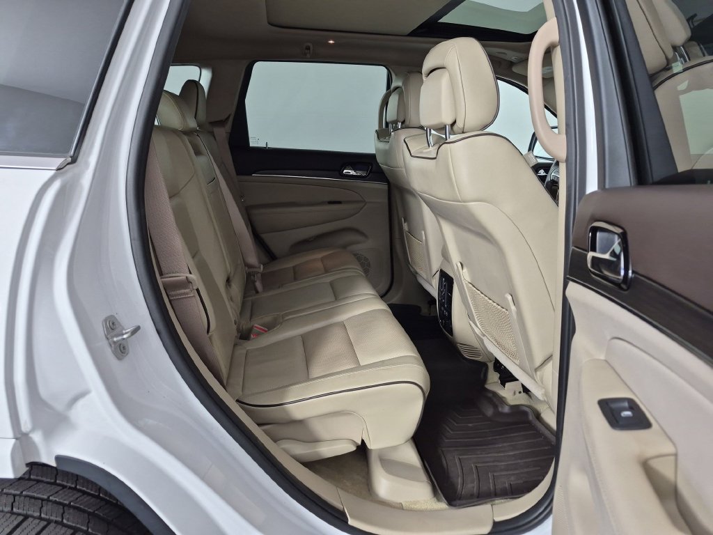 Used 2019 Jeep Grand Cherokee Overland RWD image 34