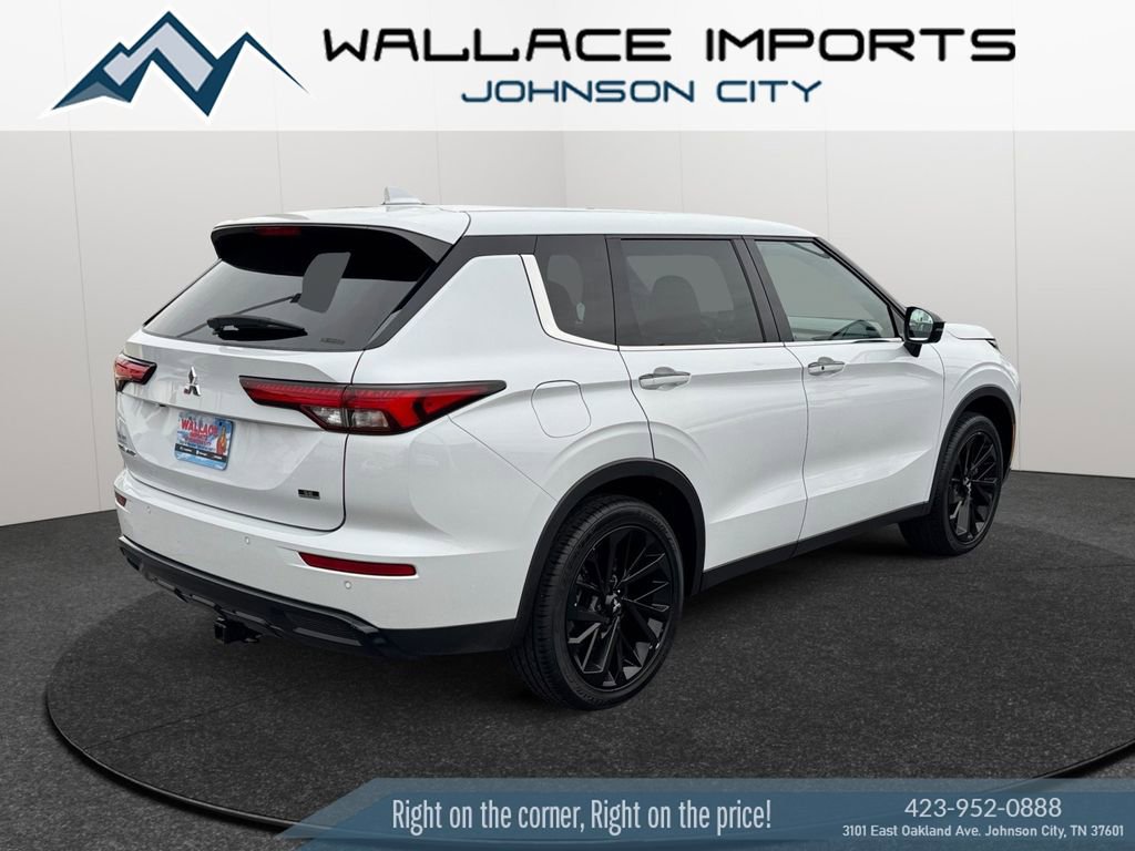 Used 2023 Mitsubishi Outlander SE Black Edition image 5
