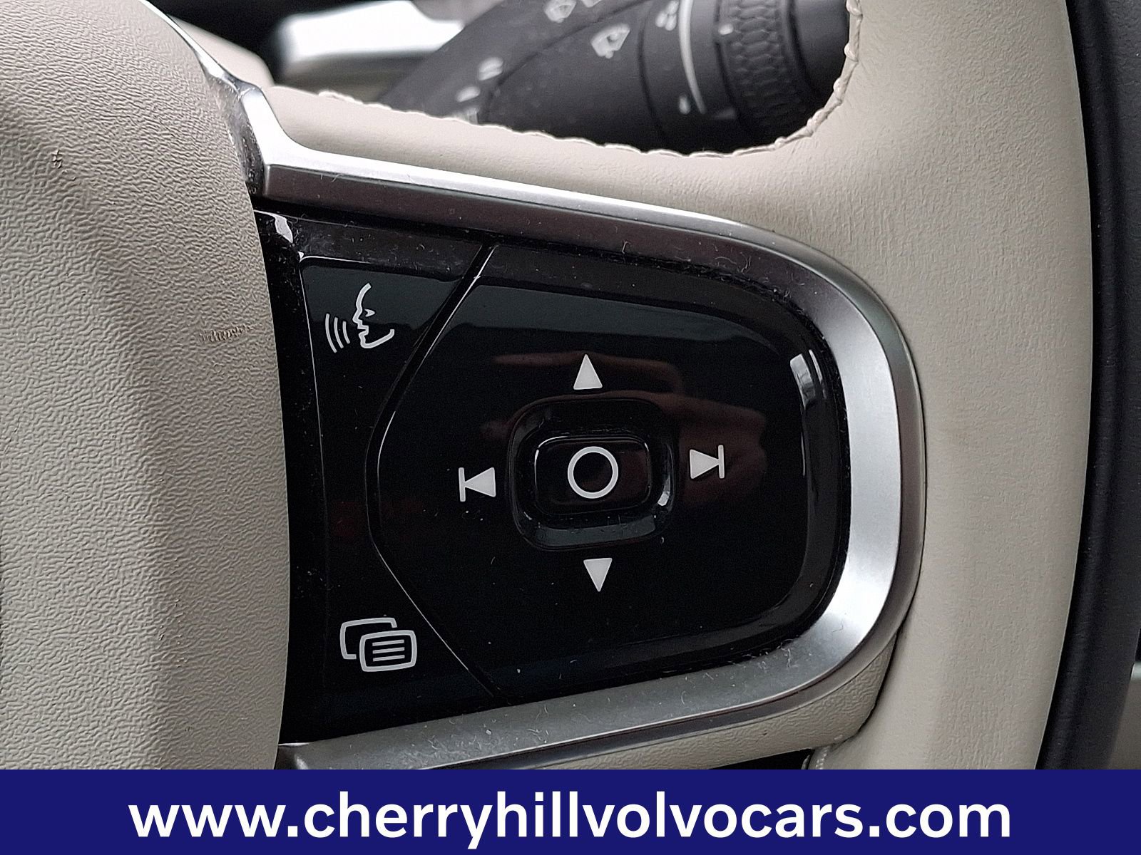 Certified 2023 Volvo V60 B5 Cross Country Plus w/ Protection Package Premier image 25