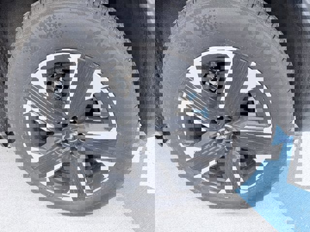 Certified 2025 Nissan Kicks SV image 24