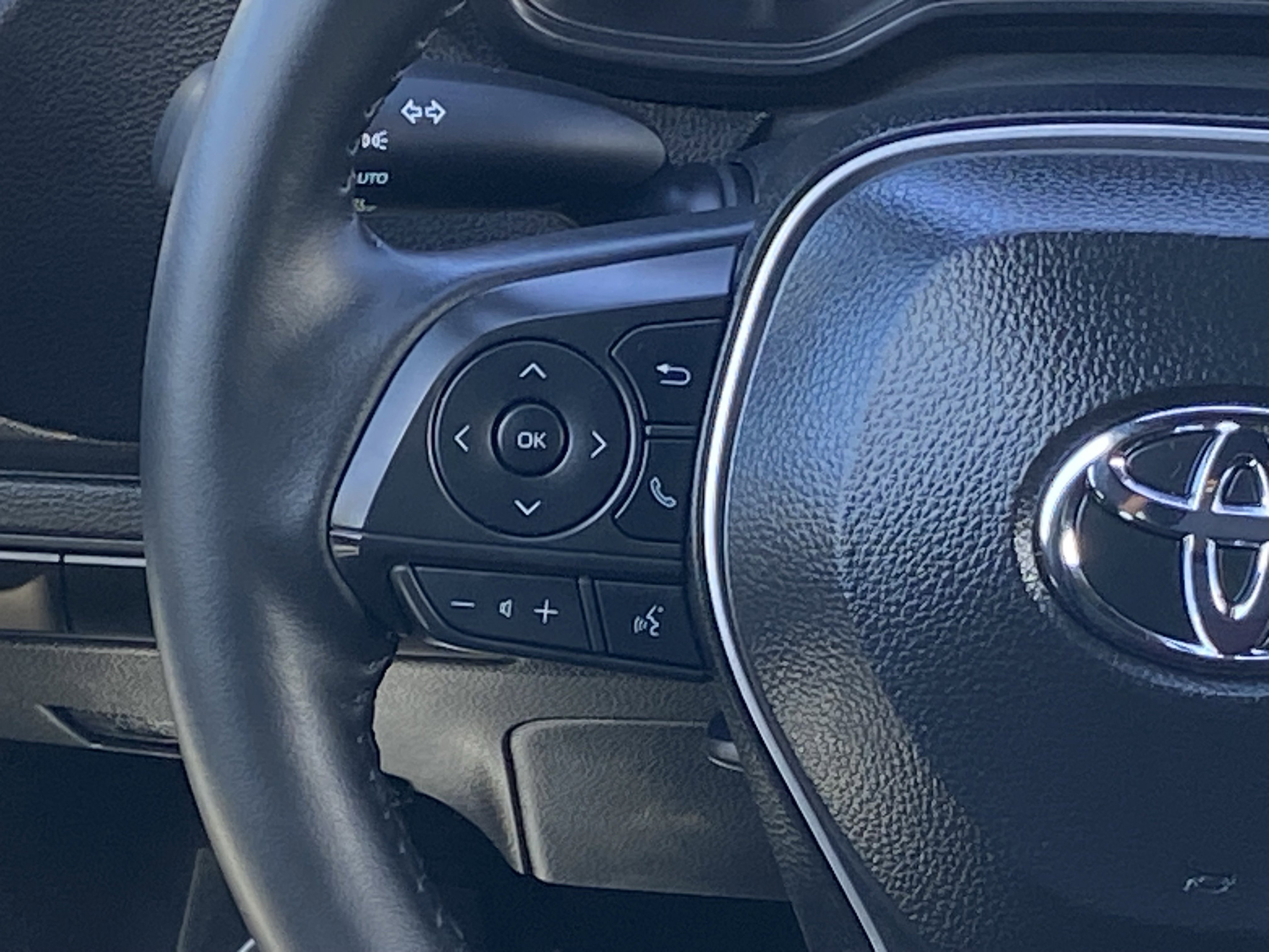 Certified 2025 Toyota Corolla SE FWD image 17