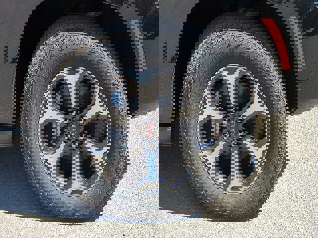 New 2026 GMC Yukon AT4 Ultimate AWD/4WD image 11