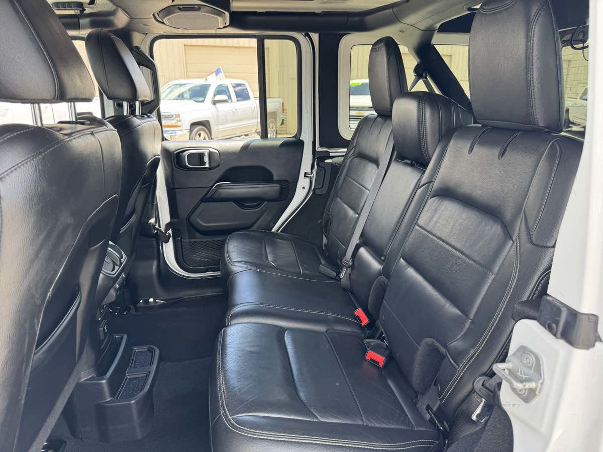 Used 2018 Jeep Wrangler Unlimited Sahara w/ LED Lighting Group AWD/4WD image 18
