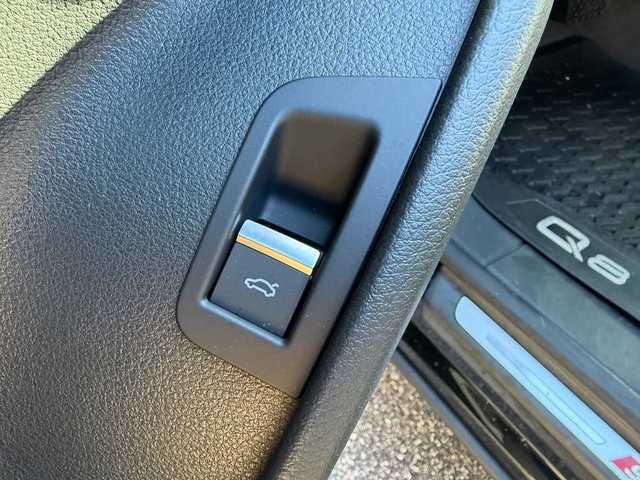 Used 2023 Audi Q8 Prestige w/ Prestige Package image 15