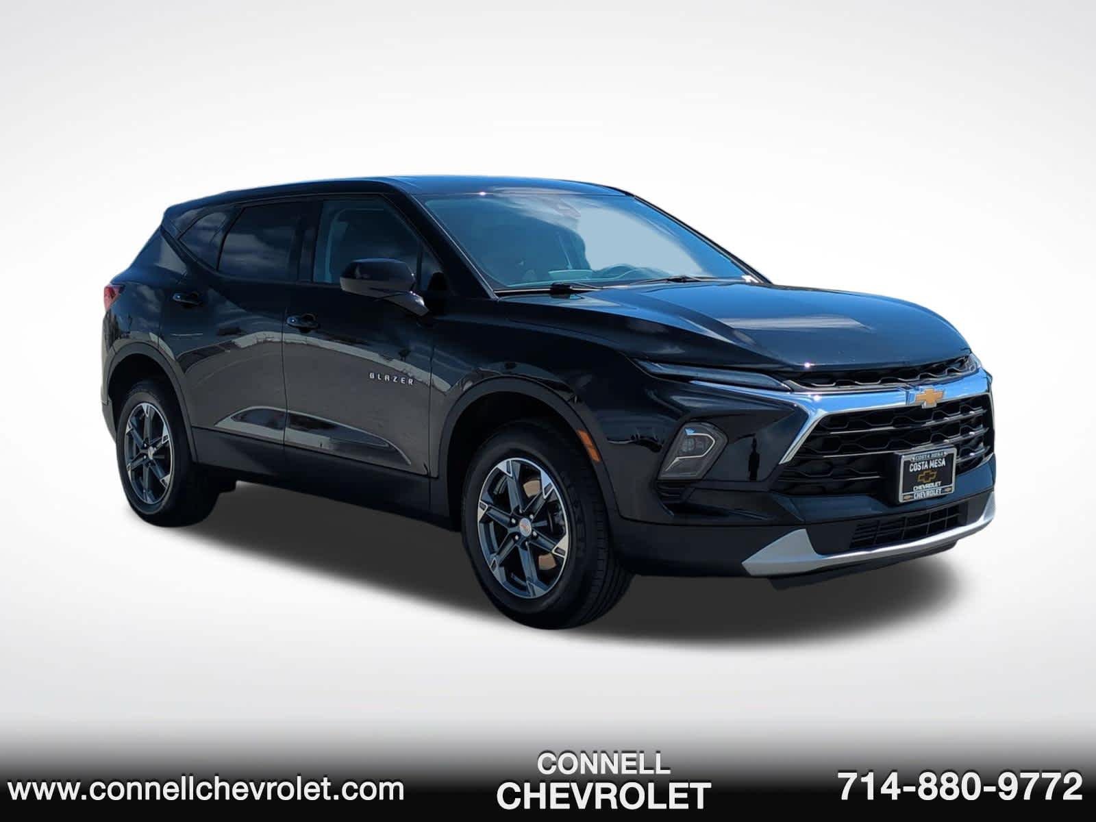 Used 2025 Chevrolet Blazer LT FWD image 3