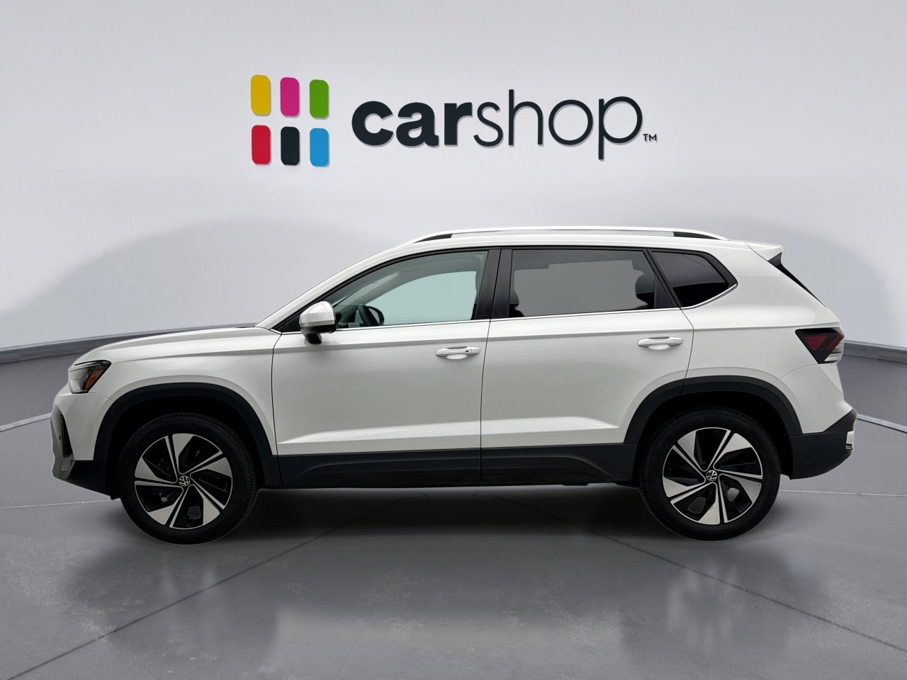 Used 2025 Volkswagen Taos SE image 2