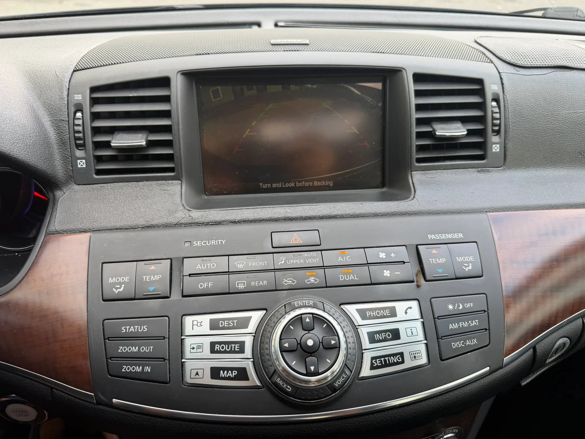 Used 2010 INFINITI M35 w/ Technology Pkg RWD image 24