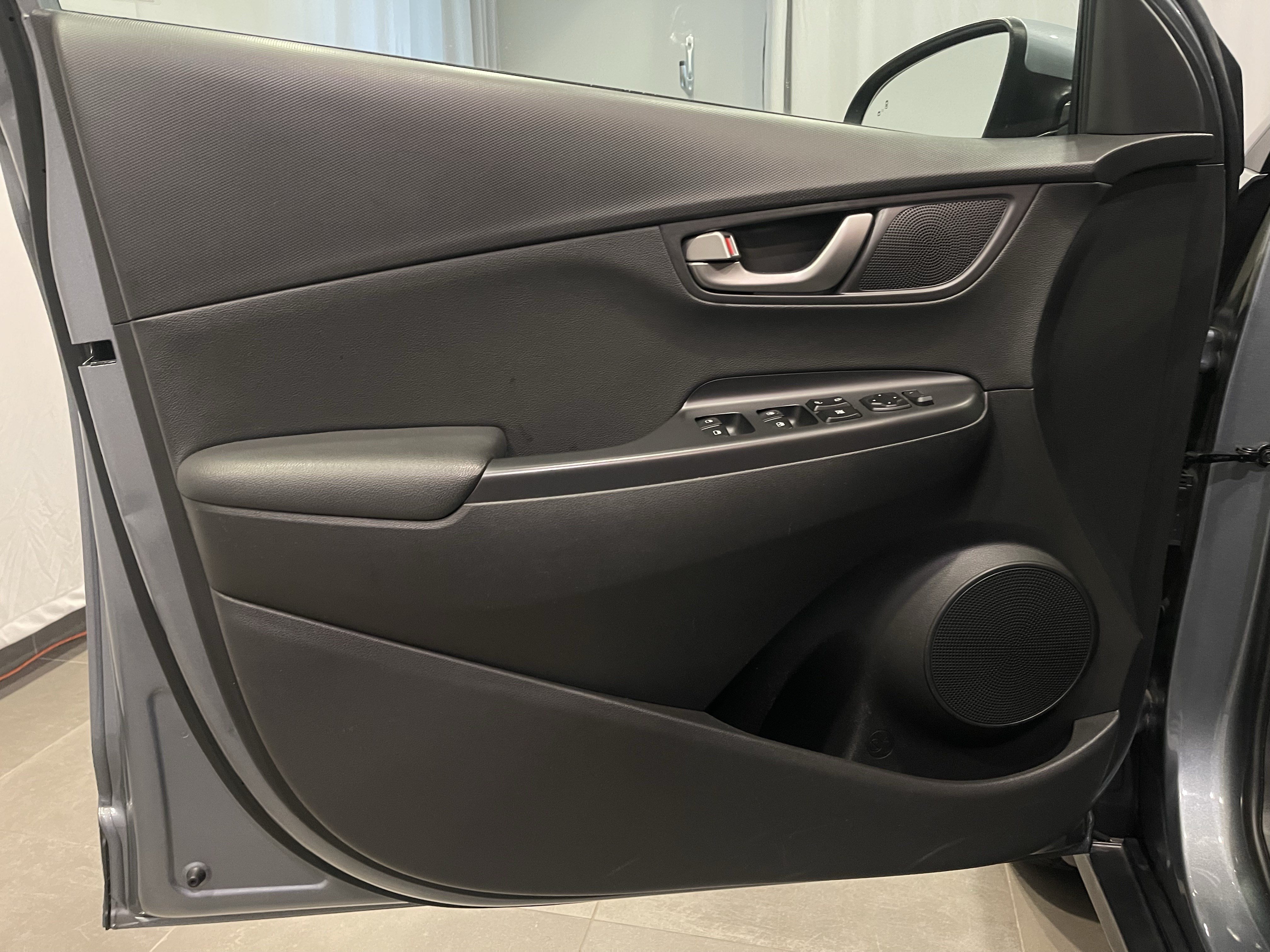 Used 2018 Hyundai Kona Limited AWD/4WD image 12