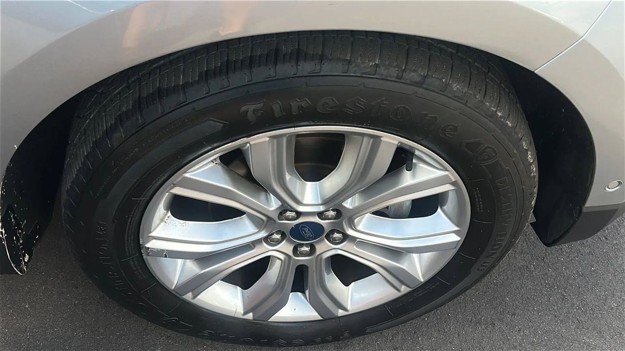 Used 2020 Ford Edge Titanium w/ Equipment Group 301A FWD image 18