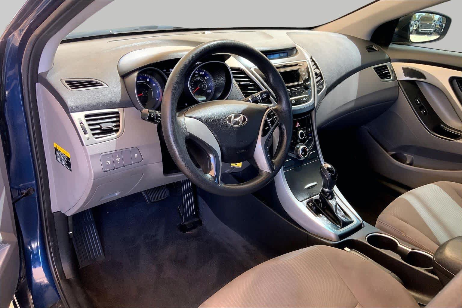 Used 2014 Hyundai Elantra SE FWD image 16