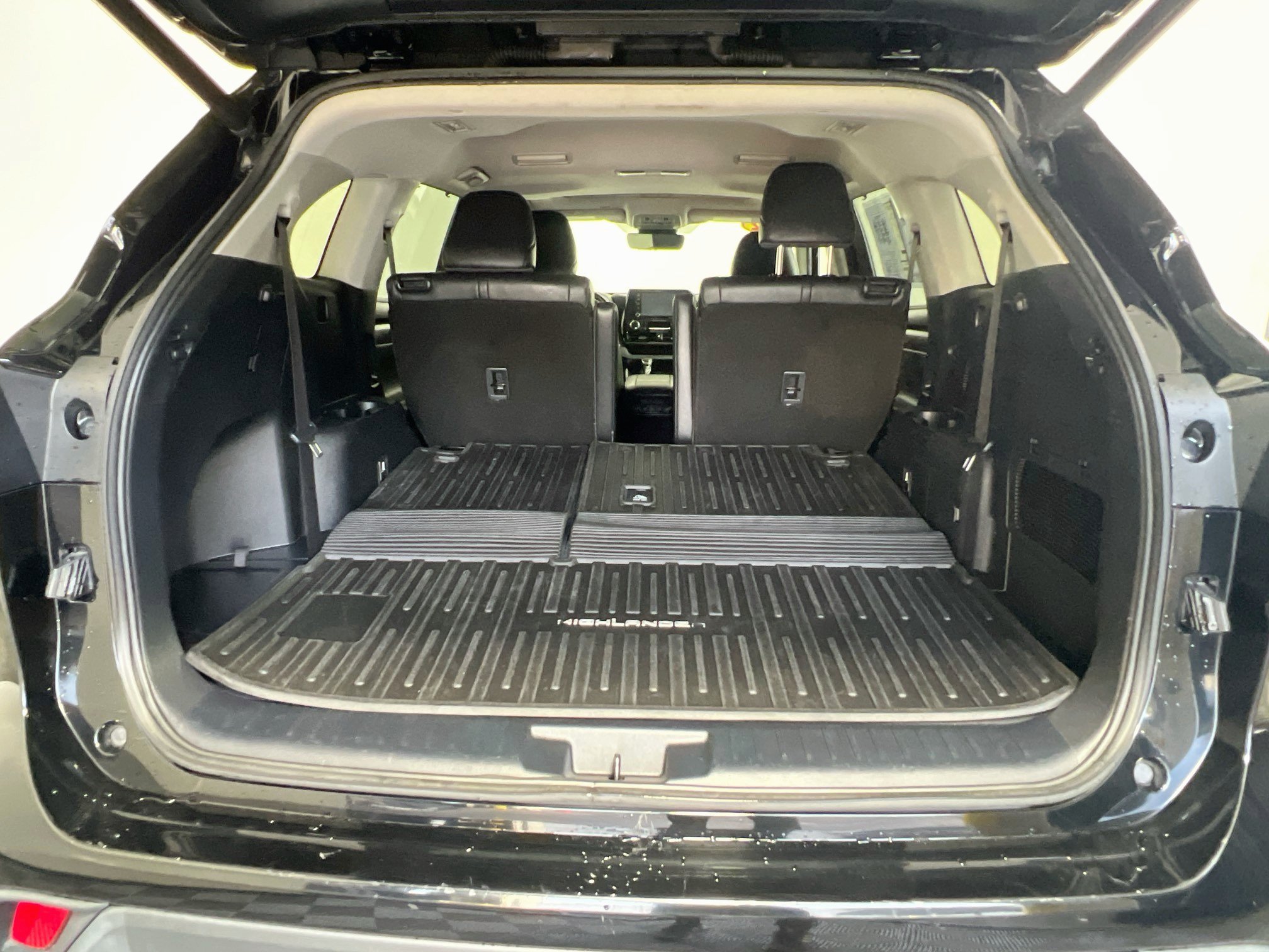 Used 2022 Toyota Highlander XLE FWD image 33