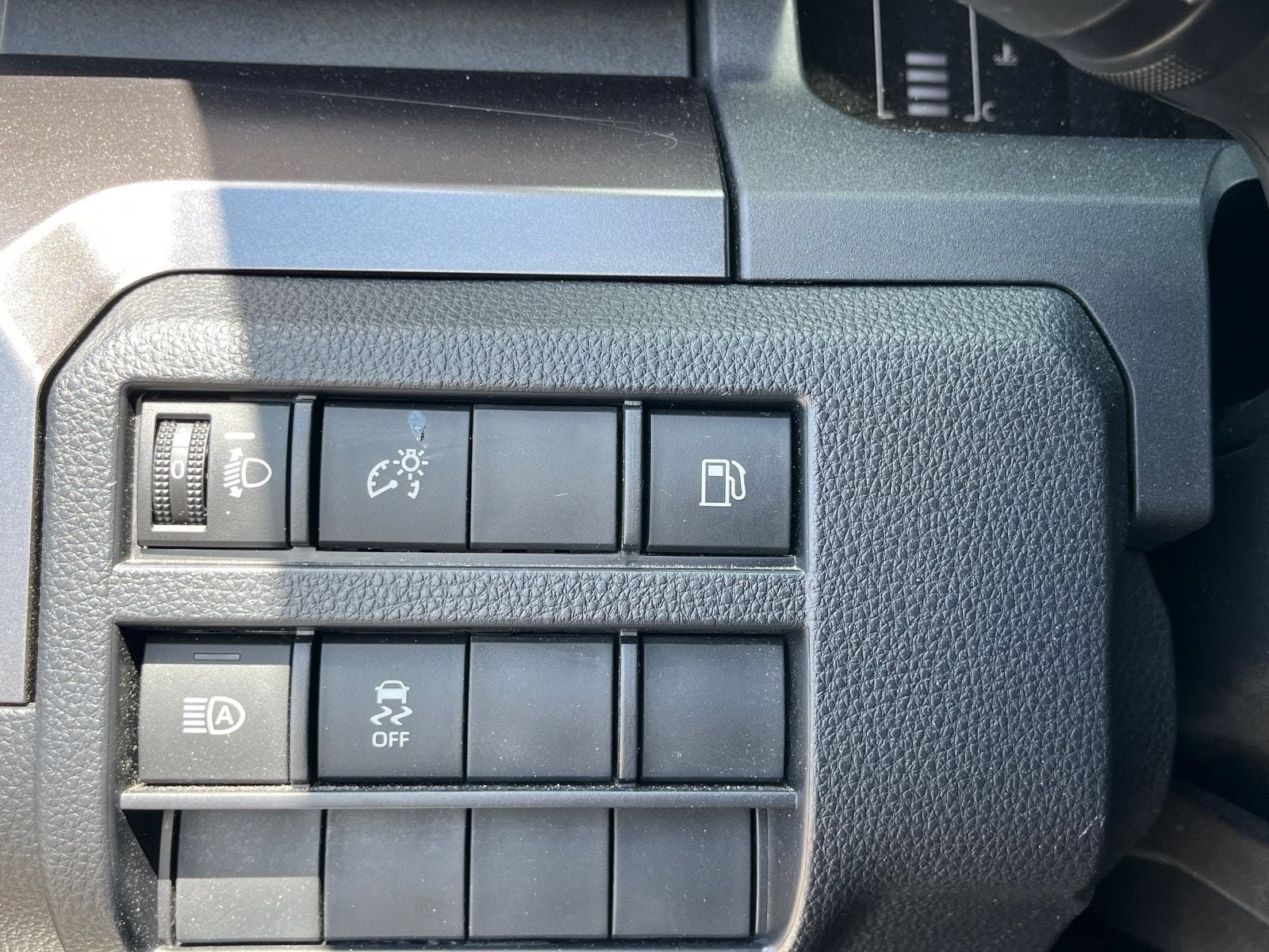 Used 2025 Toyota 4Runner SR5 AWD/4WD image 28