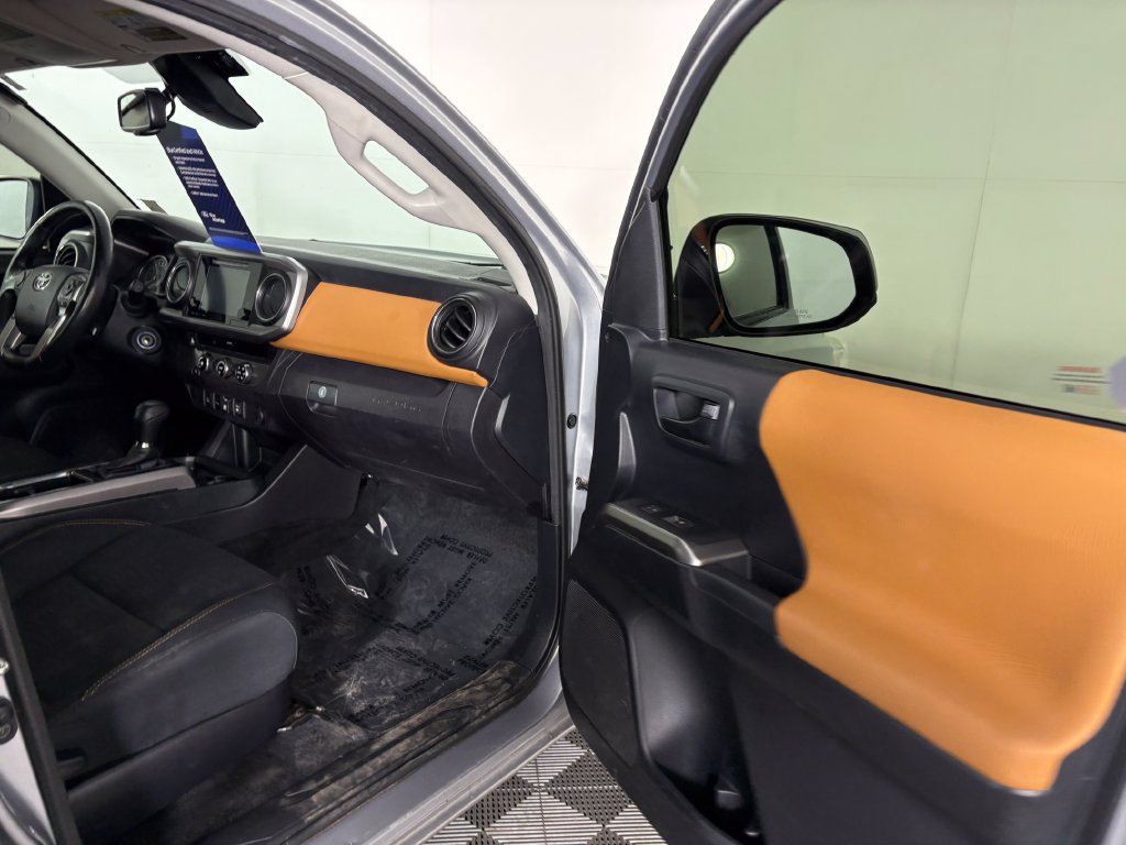 Used 2018 Toyota Tacoma SR5 RWD image 31