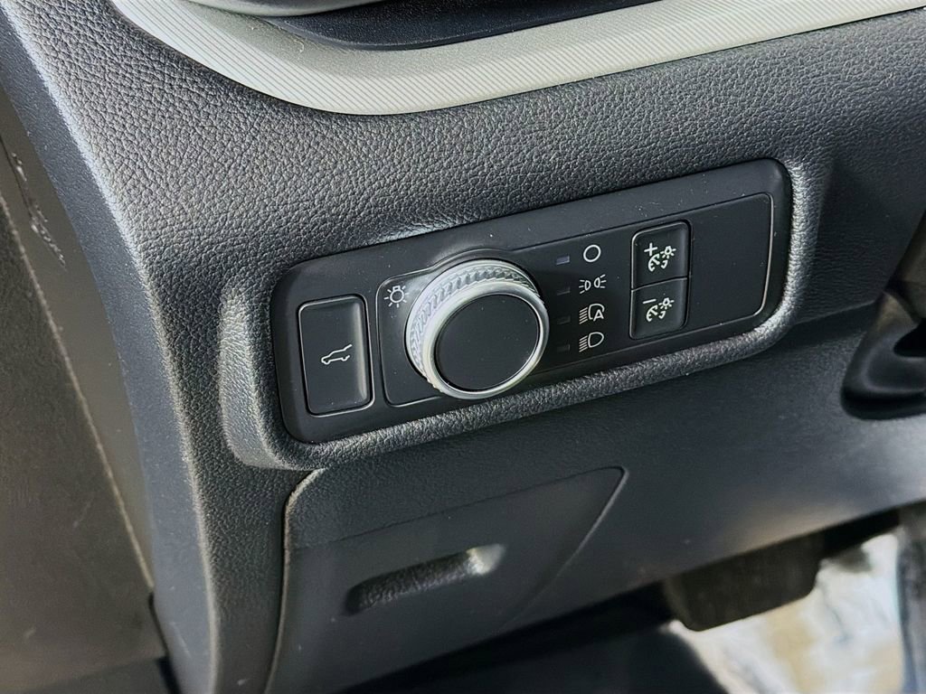 Used 2020 Ford Explorer XLT image 28